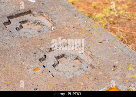 Aufwändige Steinbildhauerei in megalithischen Stein bei Puma Punku, Teil der Tiwanaku archäologischer Komplex, ein UNESCO-Weltkulturerbe, in der Nähe von La Paz, Boli Stockfoto
