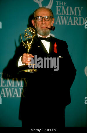 PASADENA, Ca - 30. August: Schauspieler Hume Cronyn besucht die 44. jährlichen Primetime Emmy Awards am 30. August 1992 in Pasadena Civic Auditorium in Pasadena, Kalifornien. Foto von Barry King/Alamy Stock Foto Stockfoto