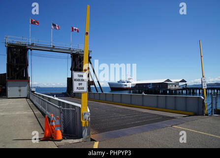 Ferry Terminal schwarze Kugel Fährlinie, Port Angeles und MV Coho Fähre von Port Angeles nach Victoria BC. Stockfoto