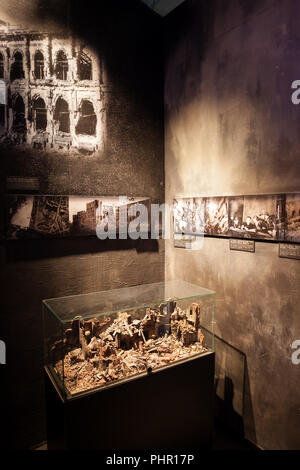 Stadt in Ruinen Ausstellung im Museum des Warschauer Aufstandes (Muzeum Powstania Warszawskiego) in Warschau, Polen, zerstört von Deutschen während des Zweiten Weltkriegs Stockfoto