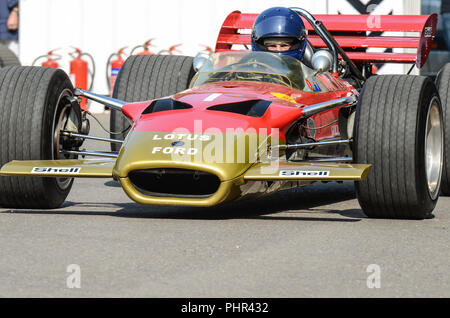 Lotus 49 Formel-1-Rennwagen, entworfen von Colin Chapman und Maurice Philippe für die F1-Saison 1967. Diese 49B 1968 bei Goodwood FOS Stockfoto