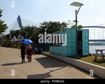 Essen und Getränke Shop von Shipping Container sanieren. Stockfoto