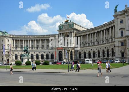 Hofburg am Heldenplatz in Wien mit dem Amtssitz des österreichischen Bundespräsidenten und Sitz der OSZE - Österreich. Stockfoto