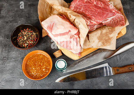 Rohes Schweinefleisch Schulter zum Kochen Stockfoto