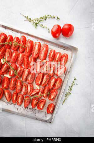 Tomaten in Backblech Stockfoto