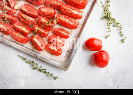 Tomaten in Backblech Stockfoto