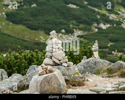 Stein Pyramiden in der Hohen Tatra. Skalnate Pleso in der hohen Tatra, Slowakei Stockfoto