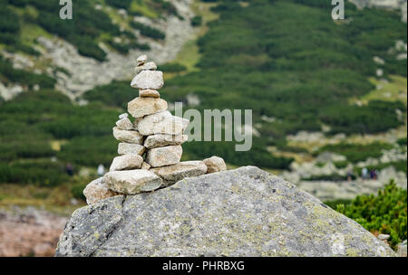 Stein Pyramiden in der Hohen Tatra. Skalnate Pleso in der hohen Tatra, Slowakei Stockfoto