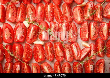 Tomaten in Backblech Stockfoto