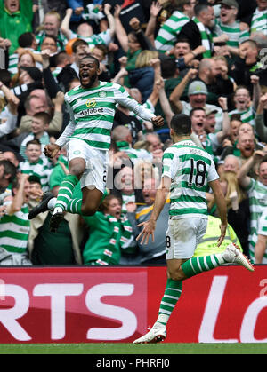 Celtic's Olivier Ntcham (links) feiert mit keltischen Tom Rogic, nachdem das erste Ziel während der LADBROKES Scottish Premier League Spiel im Celtic Park, Glasgow. Stockfoto