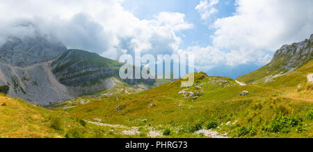 Panoramablick auf die Alpen von mangart Sattel, Slowenien Stockfoto