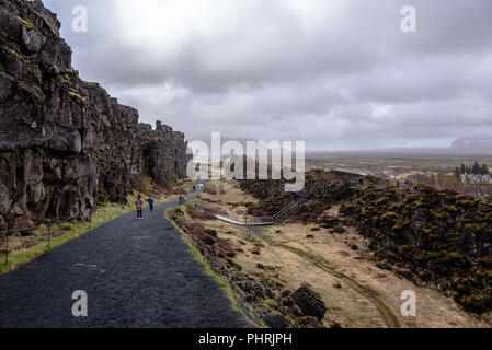 Der Wanderweg durch das Rift Zone im Thingvellir Nationalpark Stockfoto