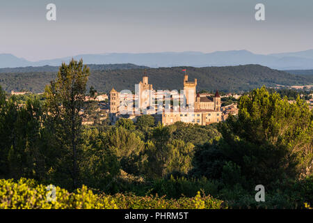 Arerial Blick auf die Uzès, Frankreich, Europa. Stockfoto