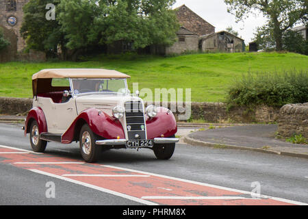 Rot Creme 1935 Hillman CYH 224 Limousine an hoghton Turm Classic, Veteran, Vintage, restauriert, super Car Show, Großbritannien Stockfoto