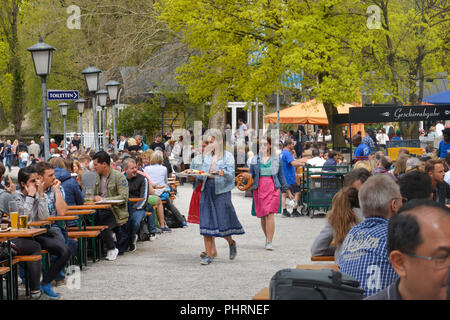 Seehaus Biergarten am Kleinhesseloher sehen, Englischer Garten, München, Bayern, Deutschland Stockfoto