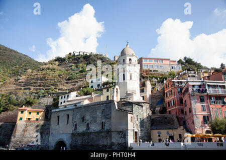 Kirche von Santa Margherita d'Antiochia, C. 1318. Einzigartig für seine Ostbalkon mit Eingangsbereich, es hat ein Hauptschiff und zwei Seitenschiffe, mit einem achteckigen Glockenturm risin Stockfoto