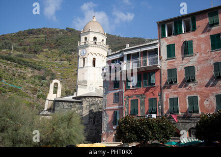 Kirche von Santa Margherita d'Antiochia, C. 1318. Einzigartig für seine Ostbalkon mit Eingangsbereich, es hat ein Hauptschiff und zwei Seitenschiffe, mit einem achteckigen Glockenturm risin Stockfoto