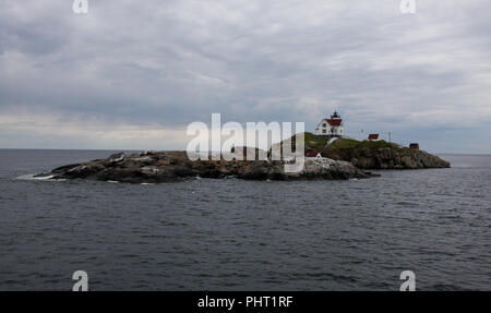 Cape Neddick' Sofort startbereit' Leuchtturm, York Beach, Maine, Atlantikküste, United States mit dem Keeper Haus Stockfoto