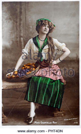 Gabrielle Ray Porträt, 1883-1973, war ein englischer Bühne Schauspielerin, Tänzerin und Sängerin, das für ihre Rollen in den Edwardian musikalischen Komödien bekannt, Vintage real Foto Postkarte von 1905 Stockfoto