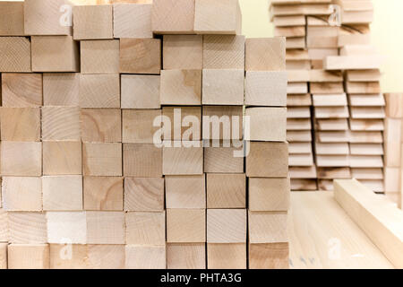 Holz- Bars in der Schreinerei für Möbel Produktion Stockfoto