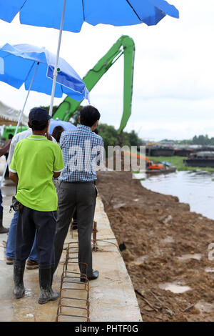 Asian Business Leute, die an der Baustelle Stockfoto