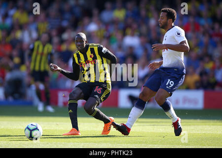 Die watford Abdoulaye Doucoure (links) und Tottenham Hotspur der Mousa Dembele in Aktion während der Premier League Match an der Vicarage Road, Watford. Stockfoto