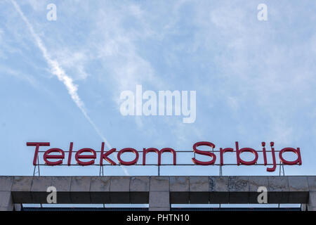 Belgrad, SERBIEN - 21. AUGUST 2018: Telekom Srbija Logo auf ein Zeichen auf ihr Hauptquartier in Sarajewo. Staatliche, Telekom Srbija ist das wichtigste telecommu Stockfoto