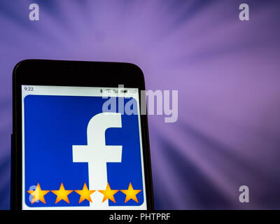 Das Facebook Logo gesehen auf einem Smartphone angezeigt. Nach Angaben der New York Stock Exchange (NYSE), die Firma ist auf den fünften Platz am Markt wert $ 509,2 Mrd. Stockfoto