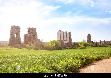 Archäologische Funde in der aquädukte Park in Rom Stockfoto