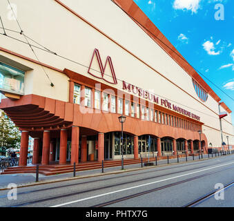 FRANKFURT AM MAIN, Deutschland - August 08, 2017: Das Museum für Moderne Kunst (Museum für Moderne Kunst) von Wiener Architekten Hans Hollein in 198 konzipiert Stockfoto