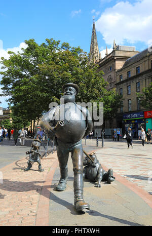 Statue von Desperate Dan, der wilde Westen Charakter aus der Dandy, in Dundee, wo seine Verlage, GLEICHSTROM, Thomson basieren, in Schottland, Großbritannien Stockfoto