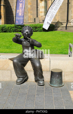 Bronze von Oor Wullie, der Schottischen Comic veröffentlicht Der D.C. Thomson Zeitung, der Sonntag Post, in Dundee, Schottland, Großbritannien Stockfoto