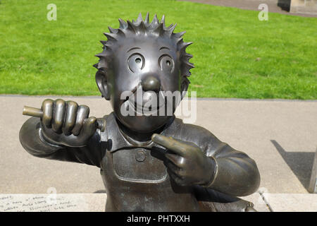 Bronze von Oor Wullie, der Schottischen Comic veröffentlicht Der D.C. Thomson Zeitung, der Sonntag Post, in Dundee, Schottland, Großbritannien Stockfoto