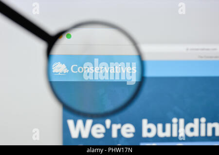 Mailand, Italien - 20 August 2018: Konservative Partei Homepage. Konservative Partei Logo sichtbar. Stockfoto