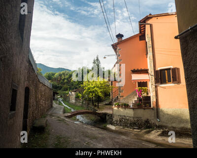 Die Stadt Borgo a Mozzano in der Provinz Lucca in der Toskana, Italien Stockfoto