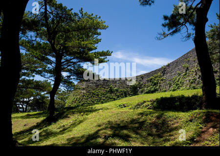 Foto zeigt Beispiel: Zakimi-burg Burgruinen in Joensuu Dorf, Präfektur Okinawa, Japan, am 20. Mai 2012. Zwischen 1416 und 1422 von der renommierten Ryukyuan m gebaut Stockfoto