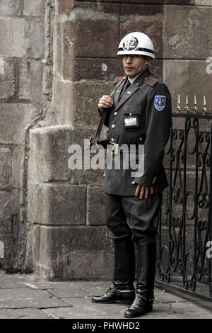 Wachsoldat vor dem Palacio del Gobierno in Quito, Ecuador Stockfoto