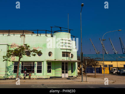 Art déco-portugiesischen Kolonialstil Gebäude, das früher Cine Teatro Imperium, Provinz Benguela, Lobito, Angola Stockfoto