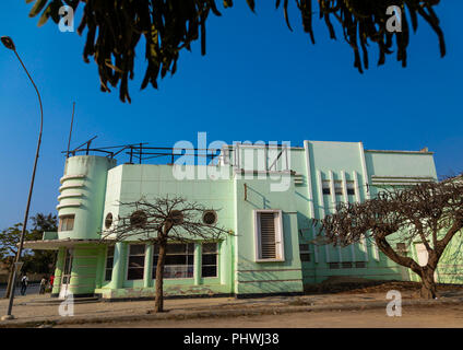 Art déco-portugiesischen Kolonialstil Gebäude, das früher Cine Teatro Imperium, Provinz Benguela, Lobito, Angola Stockfoto