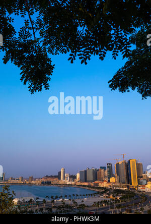 Blick über die Neue Rn Promenade namens Avenida 4 de Junho, Provinz Luanda, Luanda, Angola Stockfoto