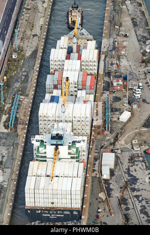 Containerschiff in Seaforth Docks, Port of Liverpool, Nordwesten Englands, Großbritannien Stockfoto