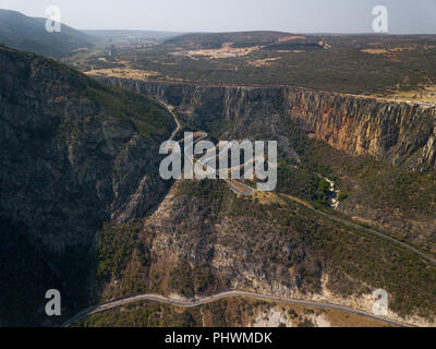 Luftaufnahme der die Straße bei Serra da Leba, Huila Provinz, Humpata, Angola Stockfoto