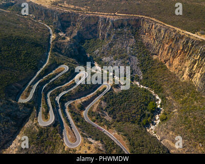 Luftaufnahme der die Straße bei Serra da Leba, Huila Provinz, Humpata, Angola Stockfoto