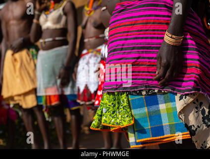 Mudimba Stamm traditionelle Kleidung, Cunene Provinz, Cahama, Angola Stockfoto