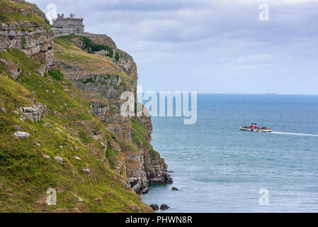 Llandudno North Wales. Welten letzte seetüchtigen Raddampfer der Waverley. Vorbei an der Great Orme Head Lighthouse. Stockfoto