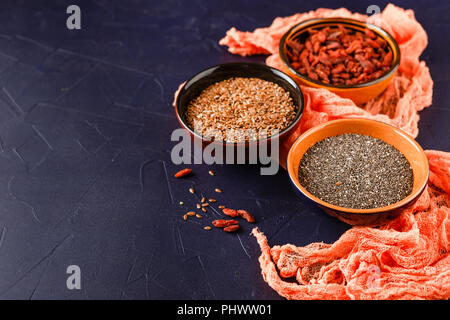 Chia Samen, Leinsamen und Goji Beeren Stockfoto