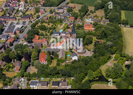 Kirche St. Pankratius Vorhelm, Ahlen, Ruhrgebiet, Nordrhein-Westfalen, Deutschland, DEU, Europa, Luftaufnahme, Vögel-Augen-blick, Luftaufnahme, Aerial photog Stockfoto