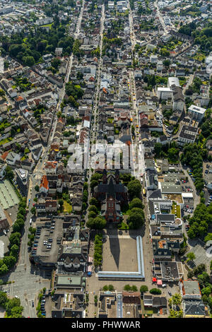 Neheimer Markt, Sauerländer Dom, die Einkaufsstraßen Neheim, Main Street und Apothekerstraße, Arnsberg, Sauerland, Nordrhein-Westfalen, Deutschland, Stockfoto