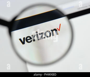 Mailand, Italien - 20 August 2018: Verizon Website Homepage. Verizon Logo sichtbar. Stockfoto