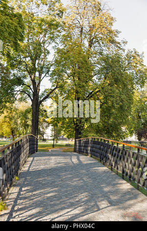 Mestsky oder City Park in der Altstadt von Kosice, Slowakei. Kosice wurde die Europäische Kulturhauptstadt im Jahr 2013. Stockfoto